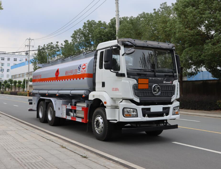 中汽力威牌HLW5263GRYS6易燃液體罐式運輸車公告圖片