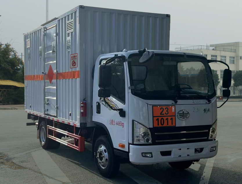 鼎宸腾兴牌DCZ5040XRQCA6易燃气体厢式运输车公告图片