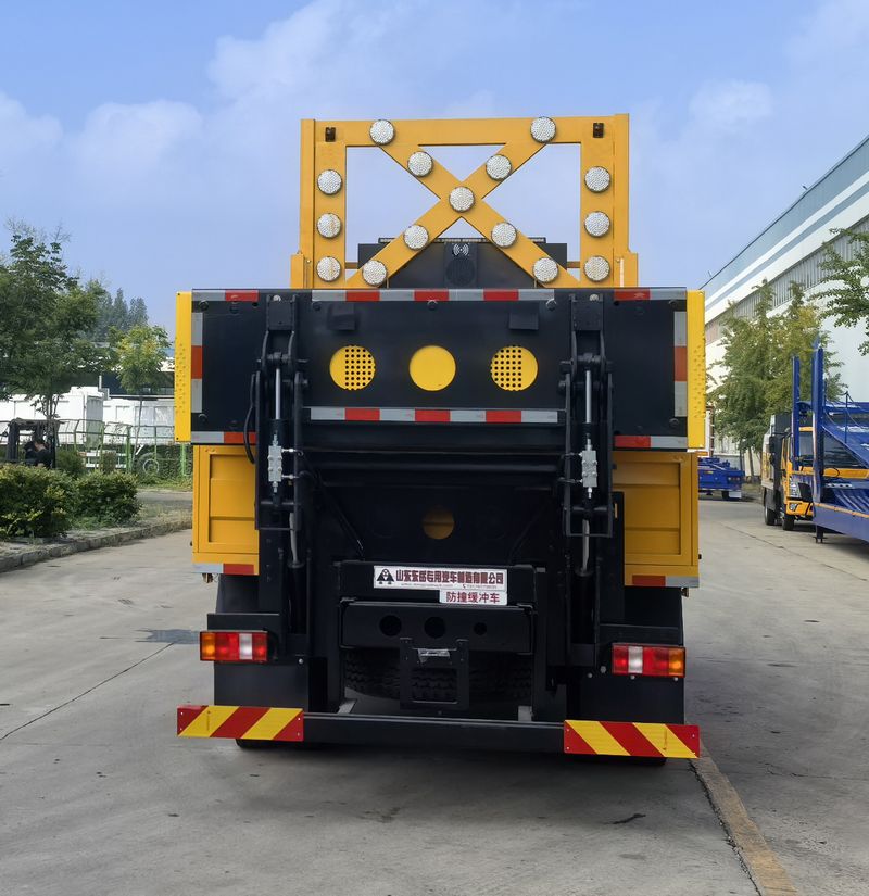 圣岳牌SDZ5120TFZF防撞缓冲车公告图片
