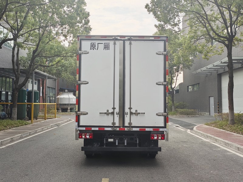 陕汽牌SX5079XXYNP6341厢式运输车公告图片