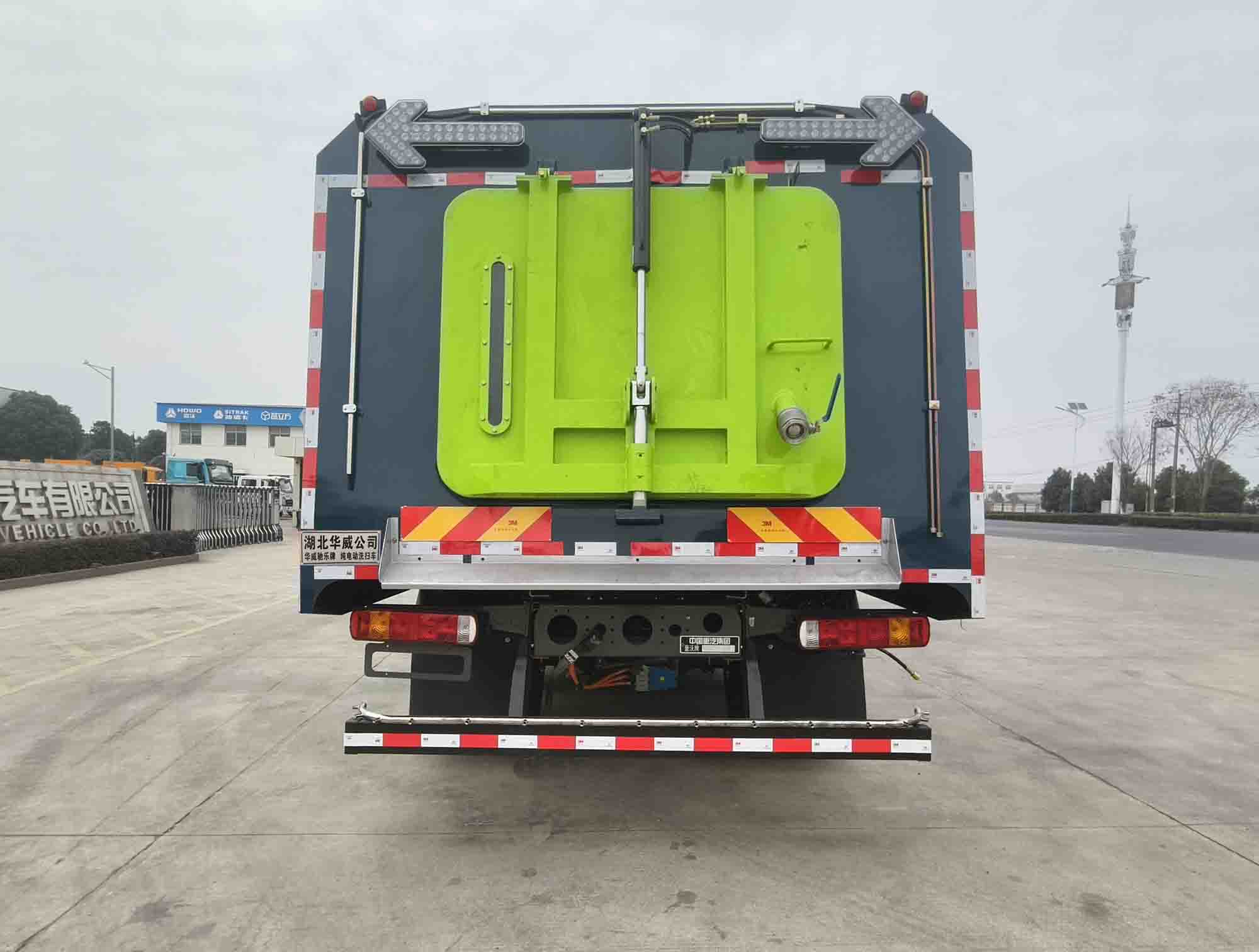 華威馳樂(lè)牌SGZ5181TXSZBEV純電動(dòng)洗掃車(chē)公告圖片