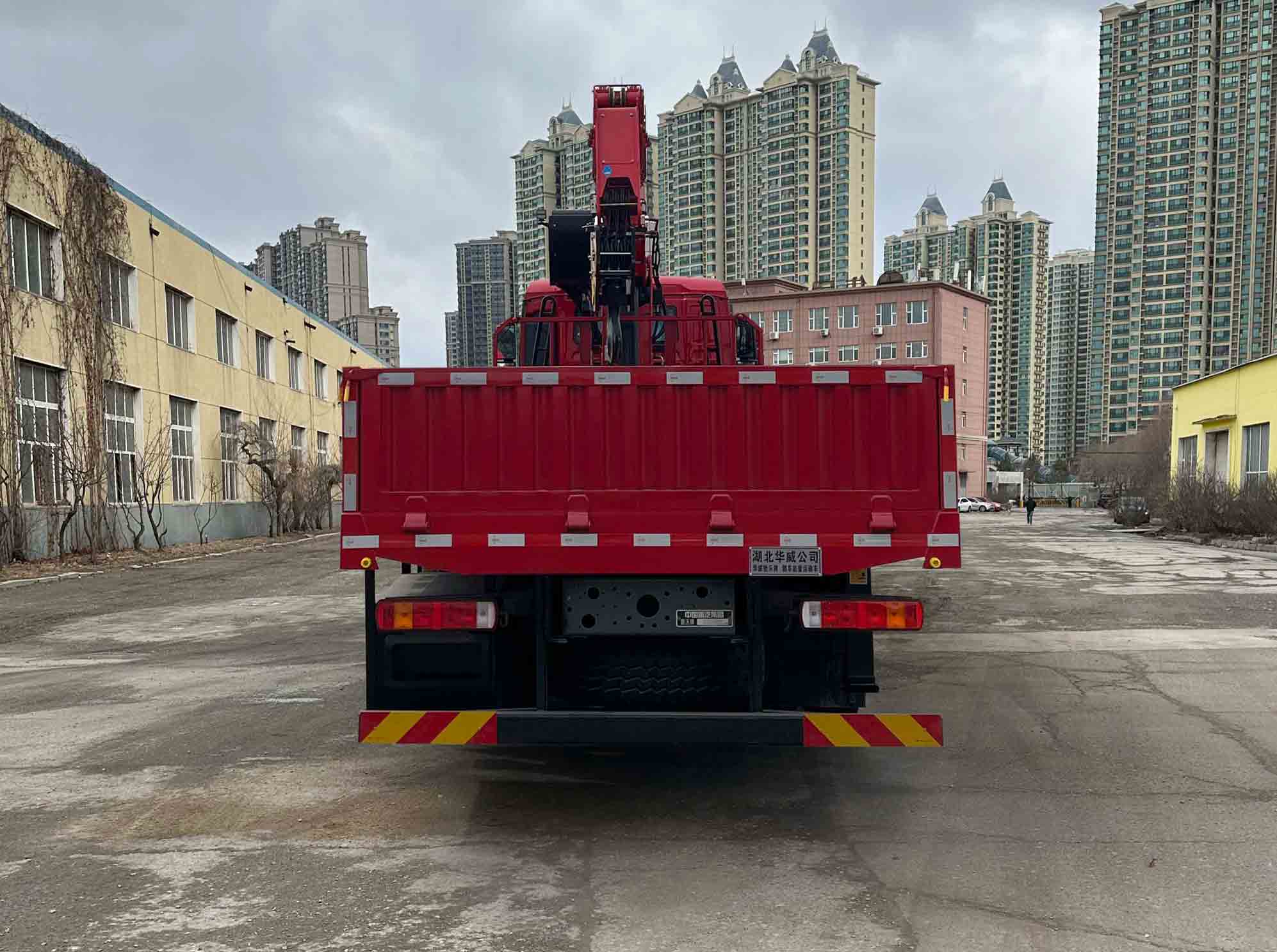 华威驰乐牌SGZ5311JSQZZ6T5随车起重运输车公告图片