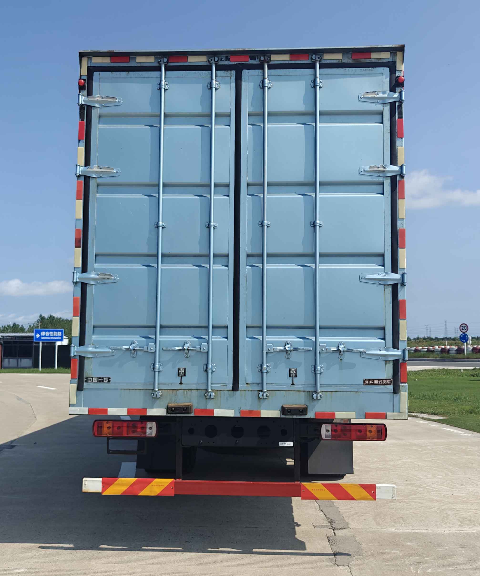 解放牌CA5180XXYP28L7BEVA80纯电动厢式货车公告图片