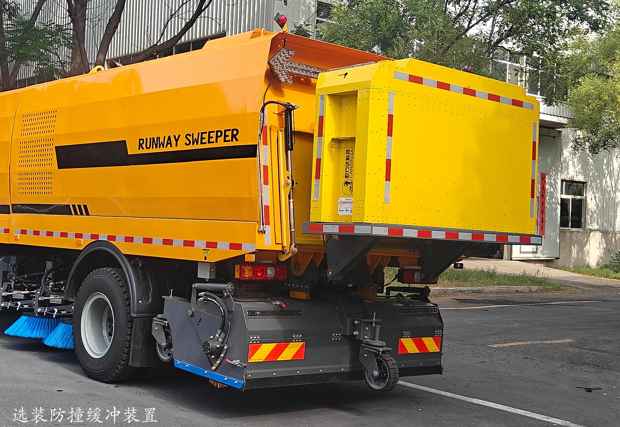 圣工牌HGY5180TSLBEV纯电动扫路车公告图片