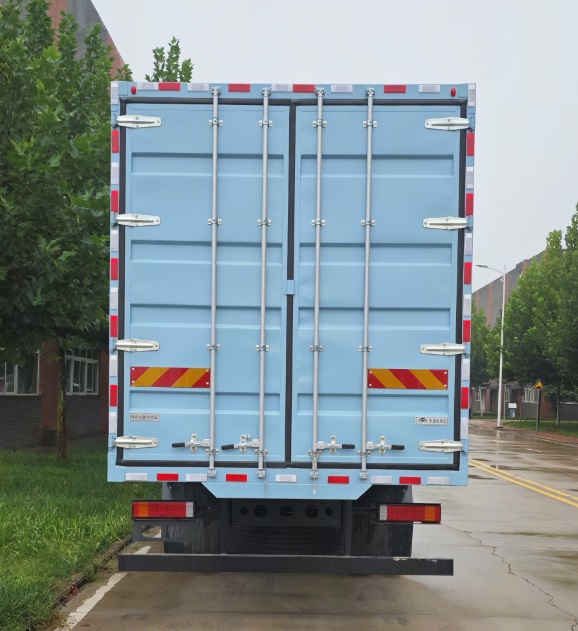 宇通牌ZKH5180XXYP1BEVK纯电动厢式货车公告图片