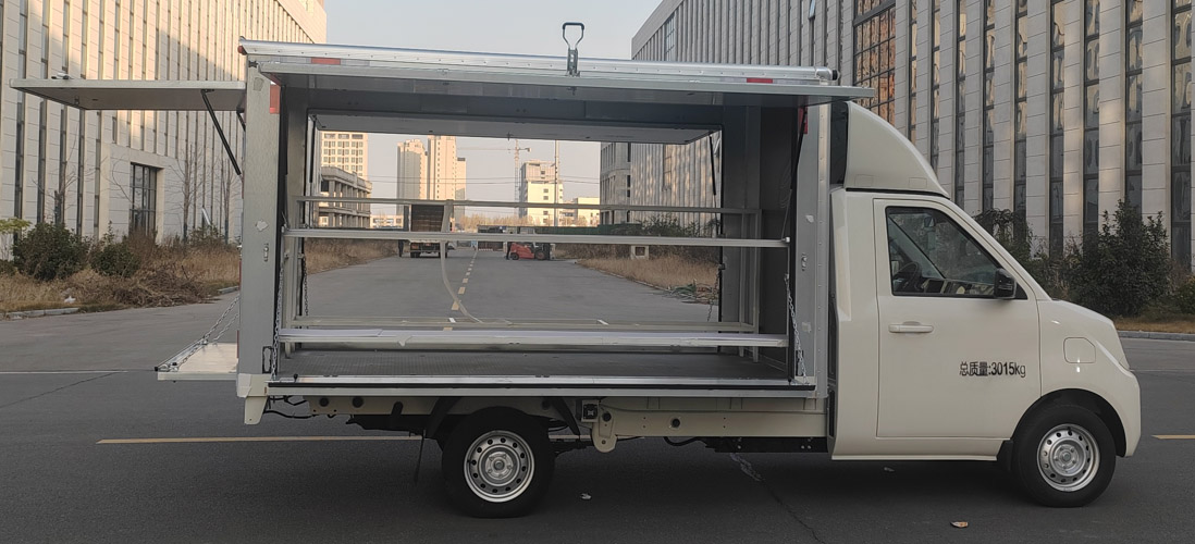赛伯威牌ZCA5033XSHBEVB6纯电动售货车公告图片