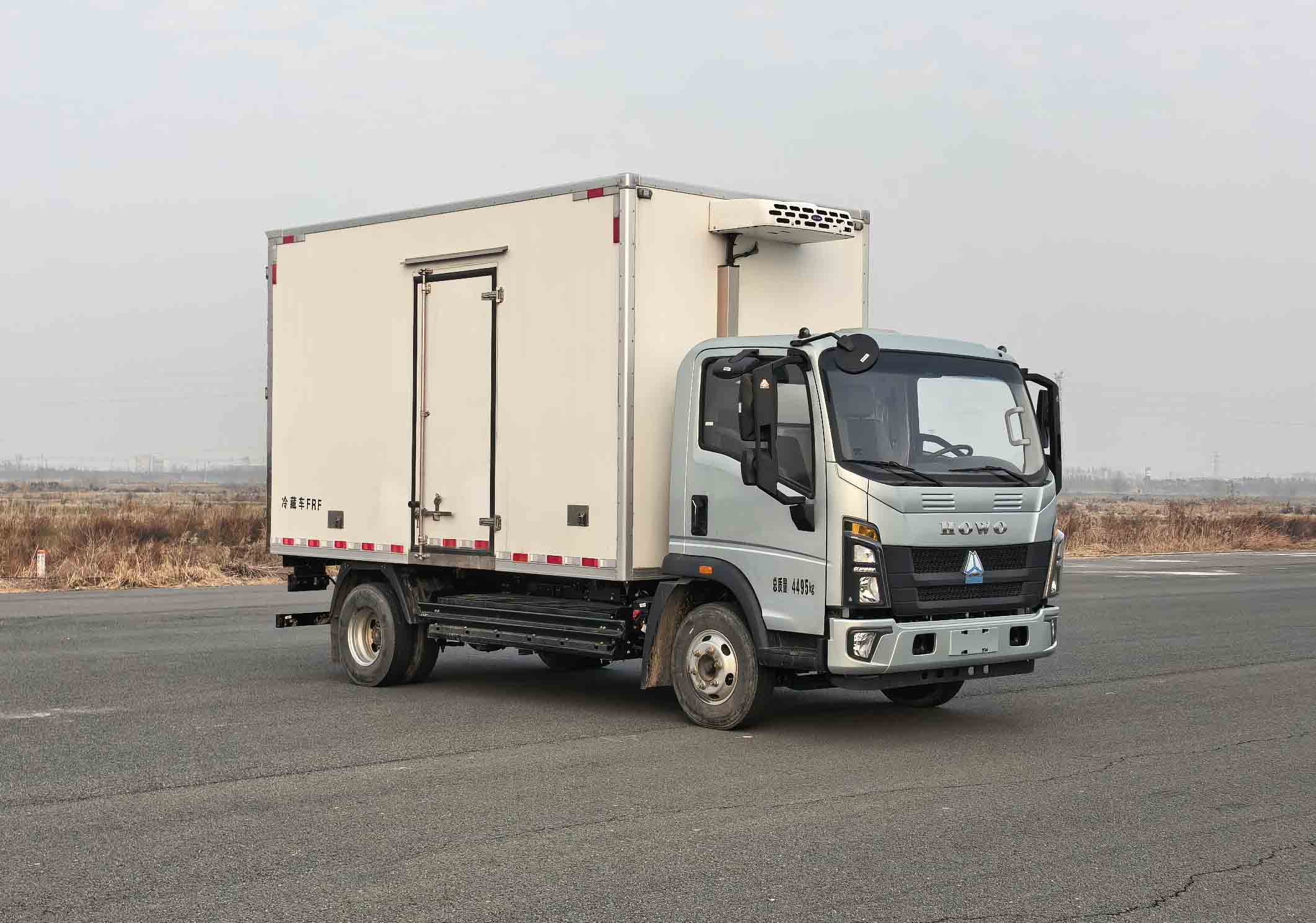 ZZ5047XLCV3515Z145BEVUB 豪沃牌纯电动冷藏车图片