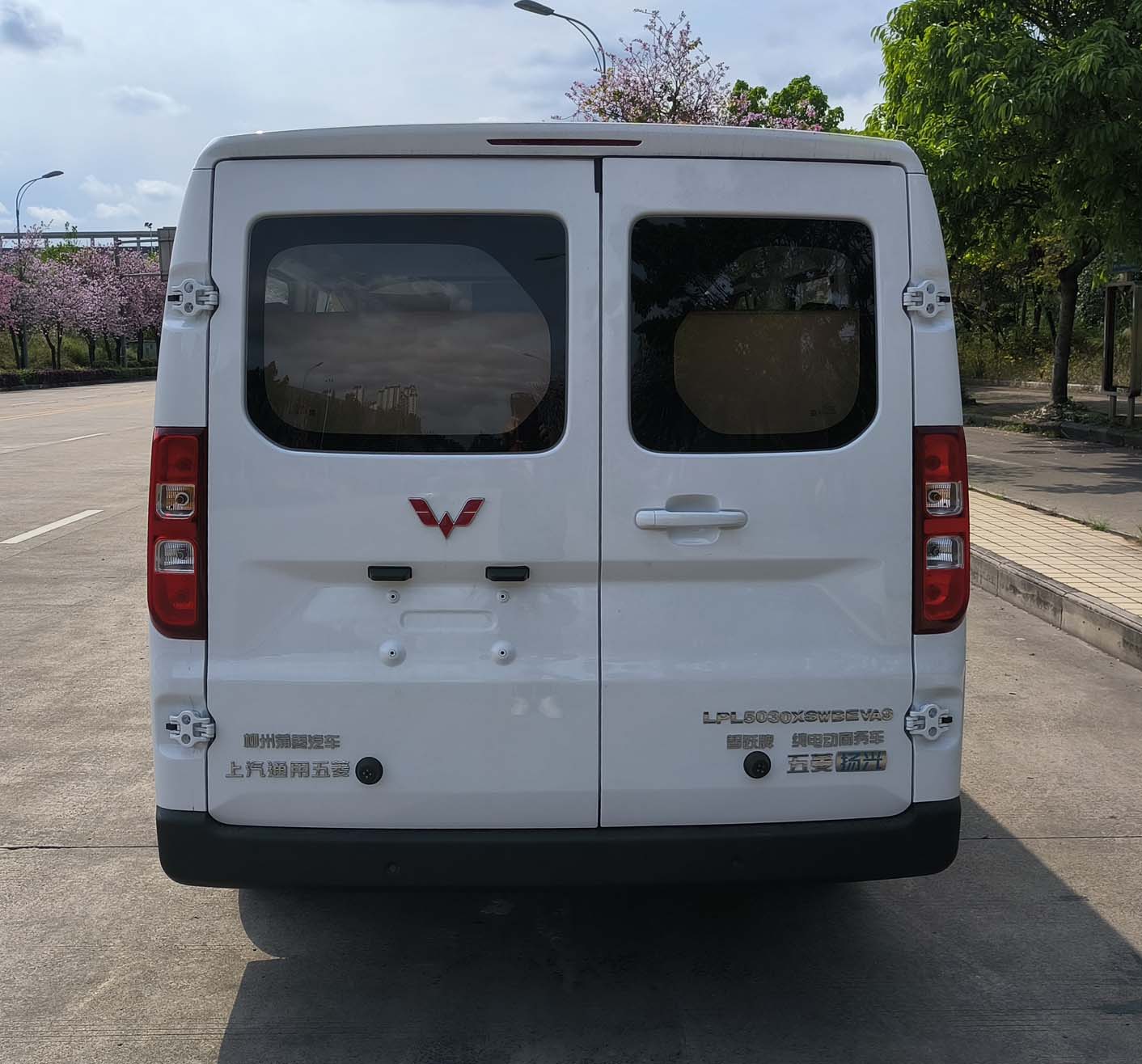 智跃牌LPL5030XSWBEVA9纯电动商务车公告图片