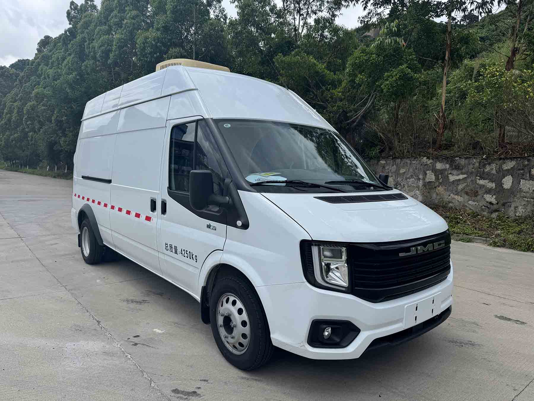 闽特牌ELT5040XYL医疗车