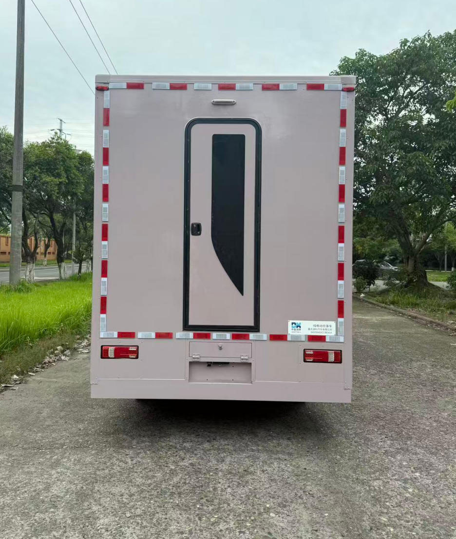 中壹迪牌DKV5040XCCBEV1A纯电动炊事车公告图片