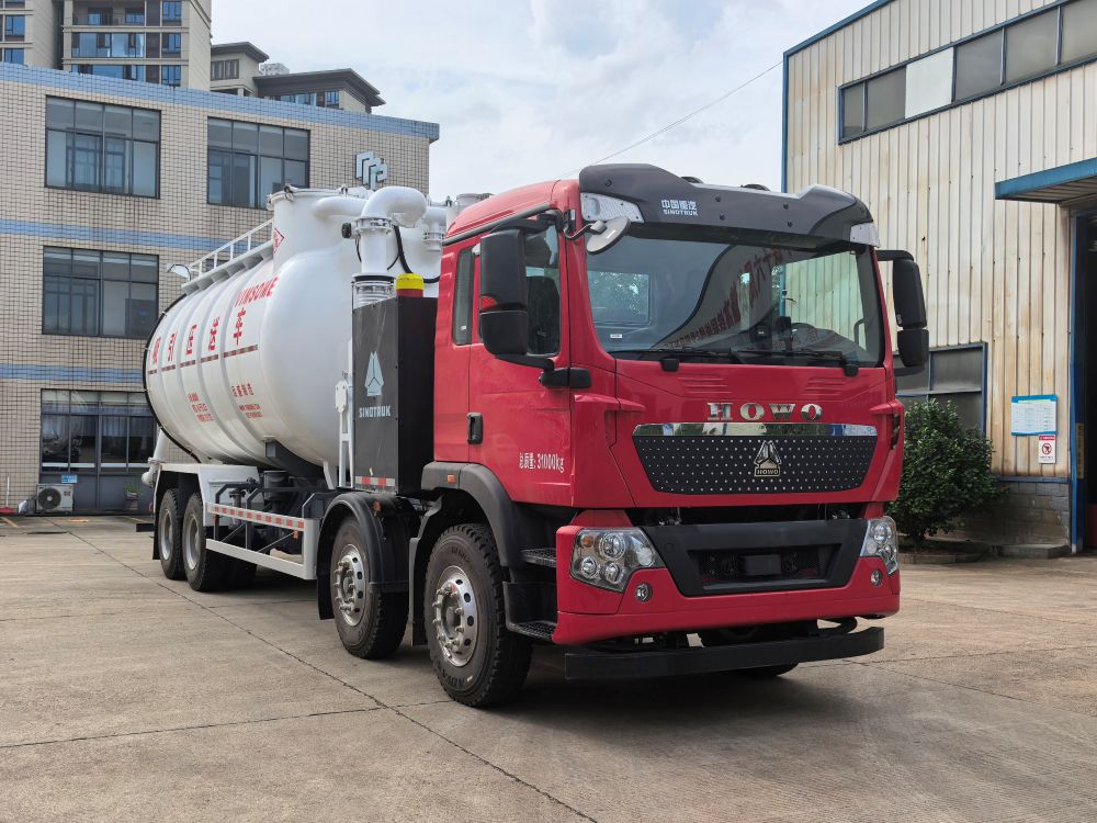 QLC5312GXYEV型纯电动吸引压送车图片