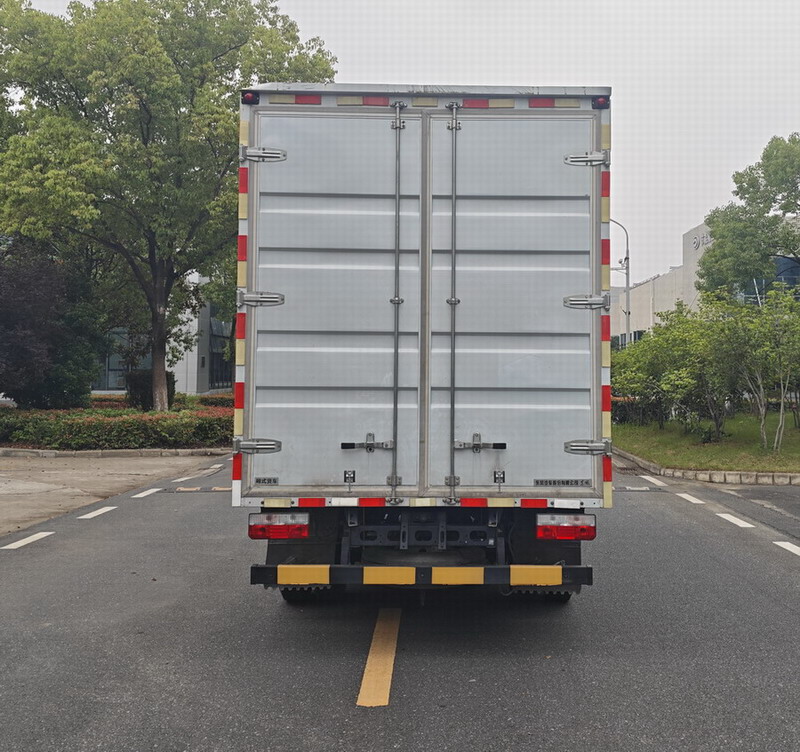 东风牌EQ5040XXY3DDAAC厢式货车公告图片