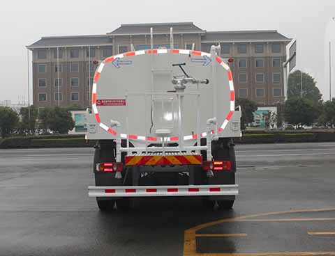 中洁牌XZL5184GSS6洒水车公告图片