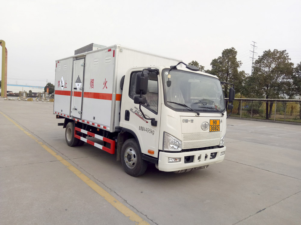 大力牌DLQ5040XZWCA6杂项危险物品厢式运输车公告图片