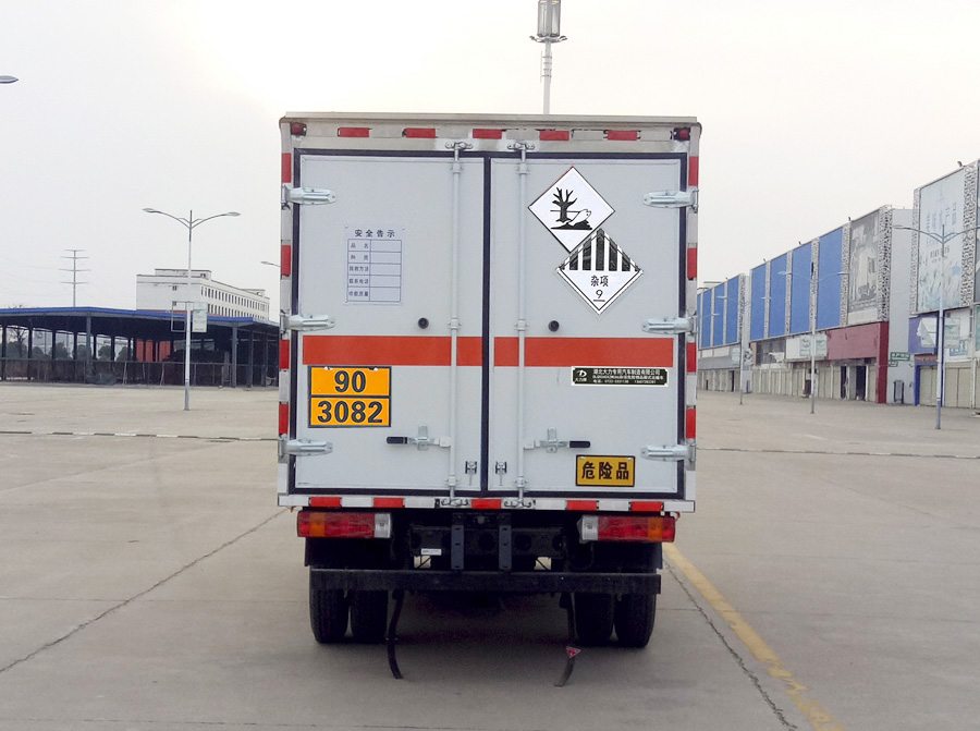 大力牌DLQ5040XZWCA6杂项危险物品厢式运输车公告图片