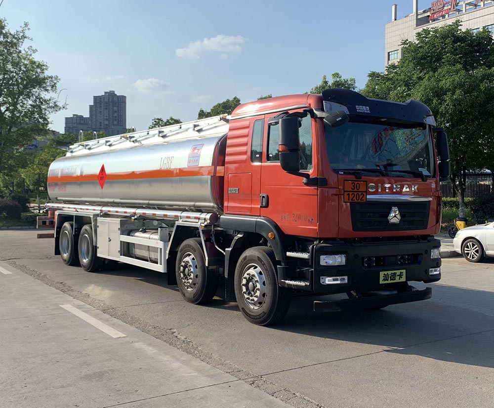 楚飞牌CLQ5320GYY6ZZA铝合金运油车公告图片
