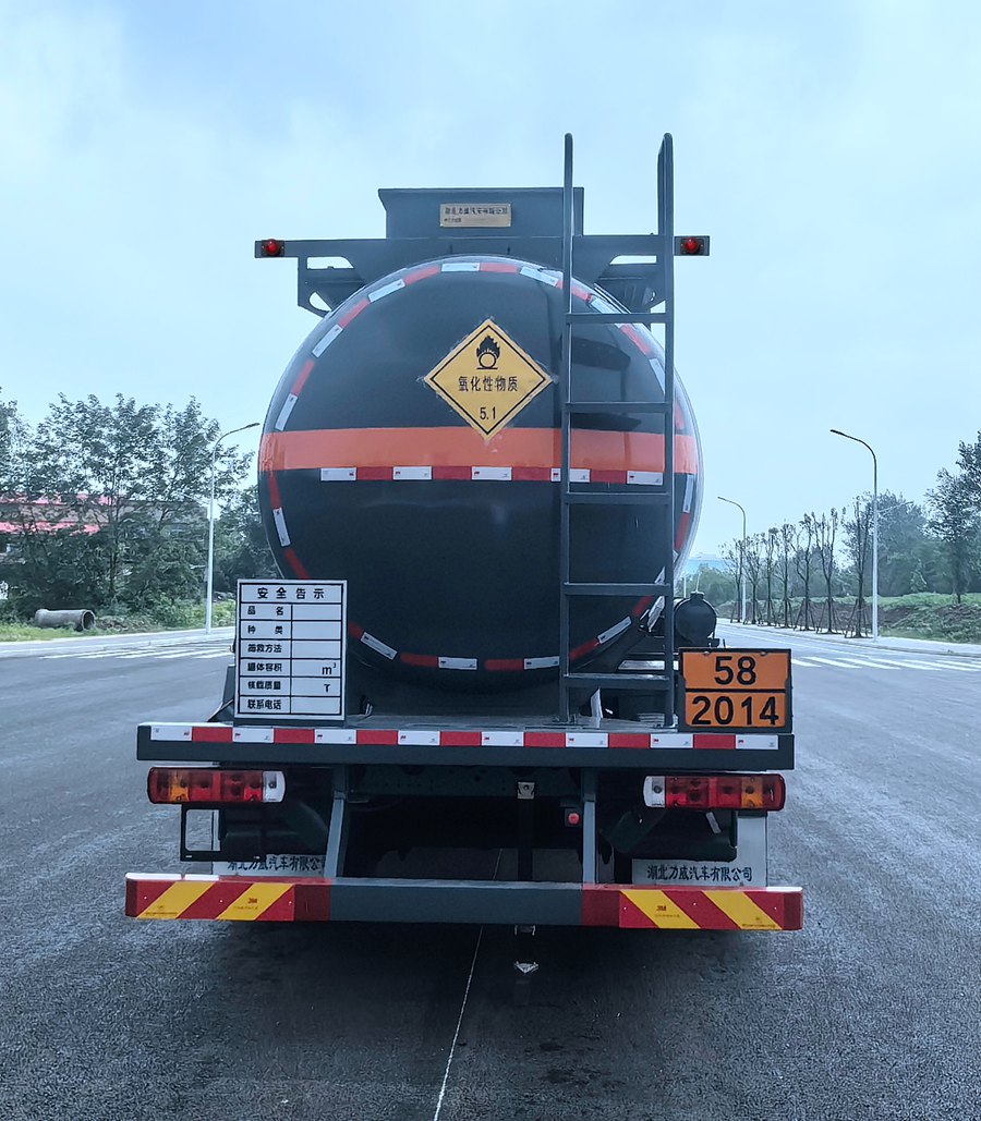中汽力威牌HLW5260GYWC6氧化性物品罐式運輸車公告圖片