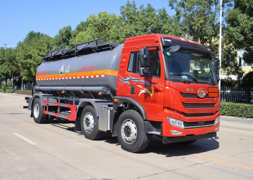中汽力威牌HLW5260GZWC6雜項危險物品罐式運輸車公告圖片