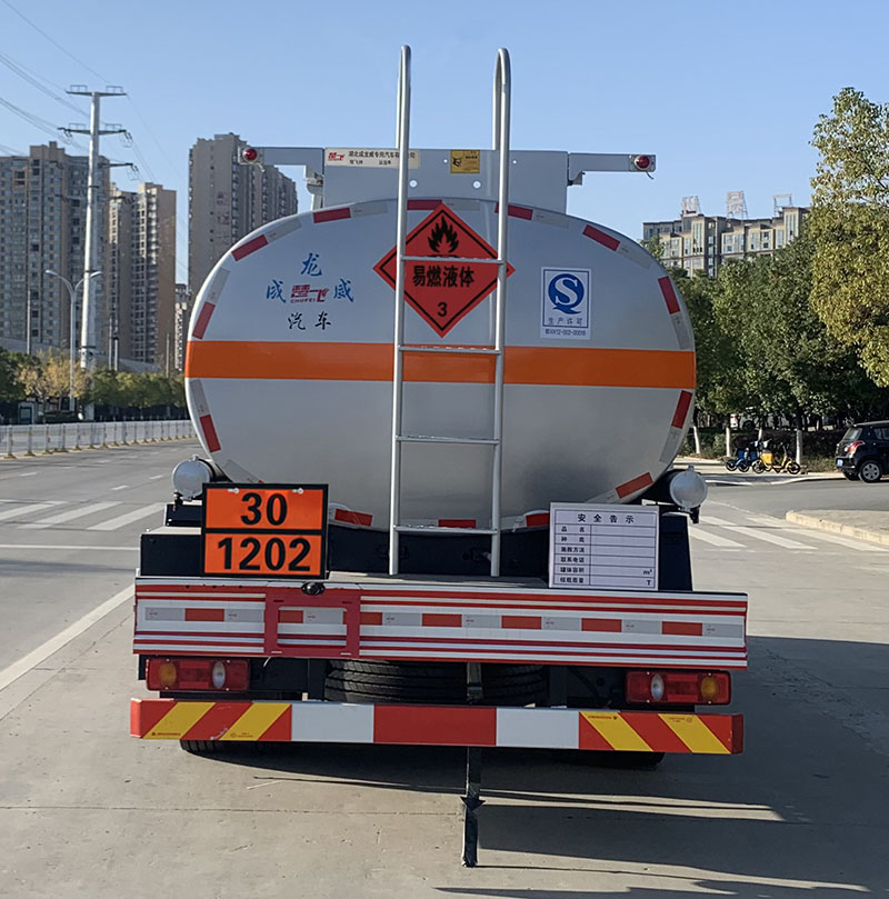 楚飞牌CLQ5183GYY6DJ运油车公告图片