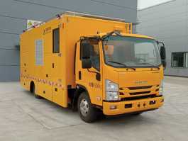 大流量排水抢险车