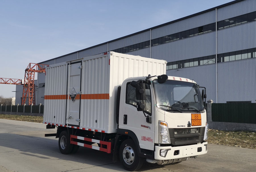 大力牌DLQ5042XFWZZ6腐蚀性物品厢式运输车公告图片