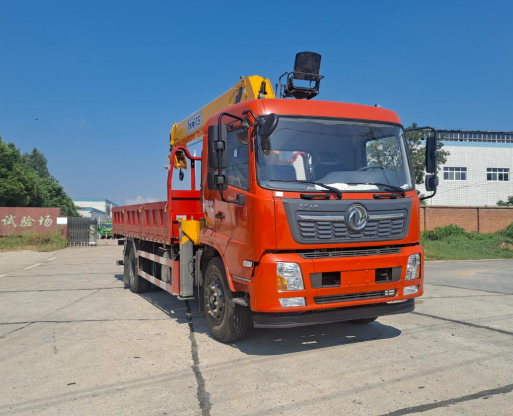 XCL5182JSQ6型随车起重运输车图片
