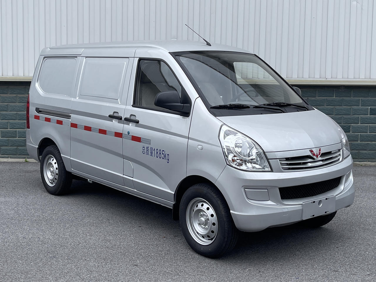 五菱牌LZW5025XXYEQU厢式运输车