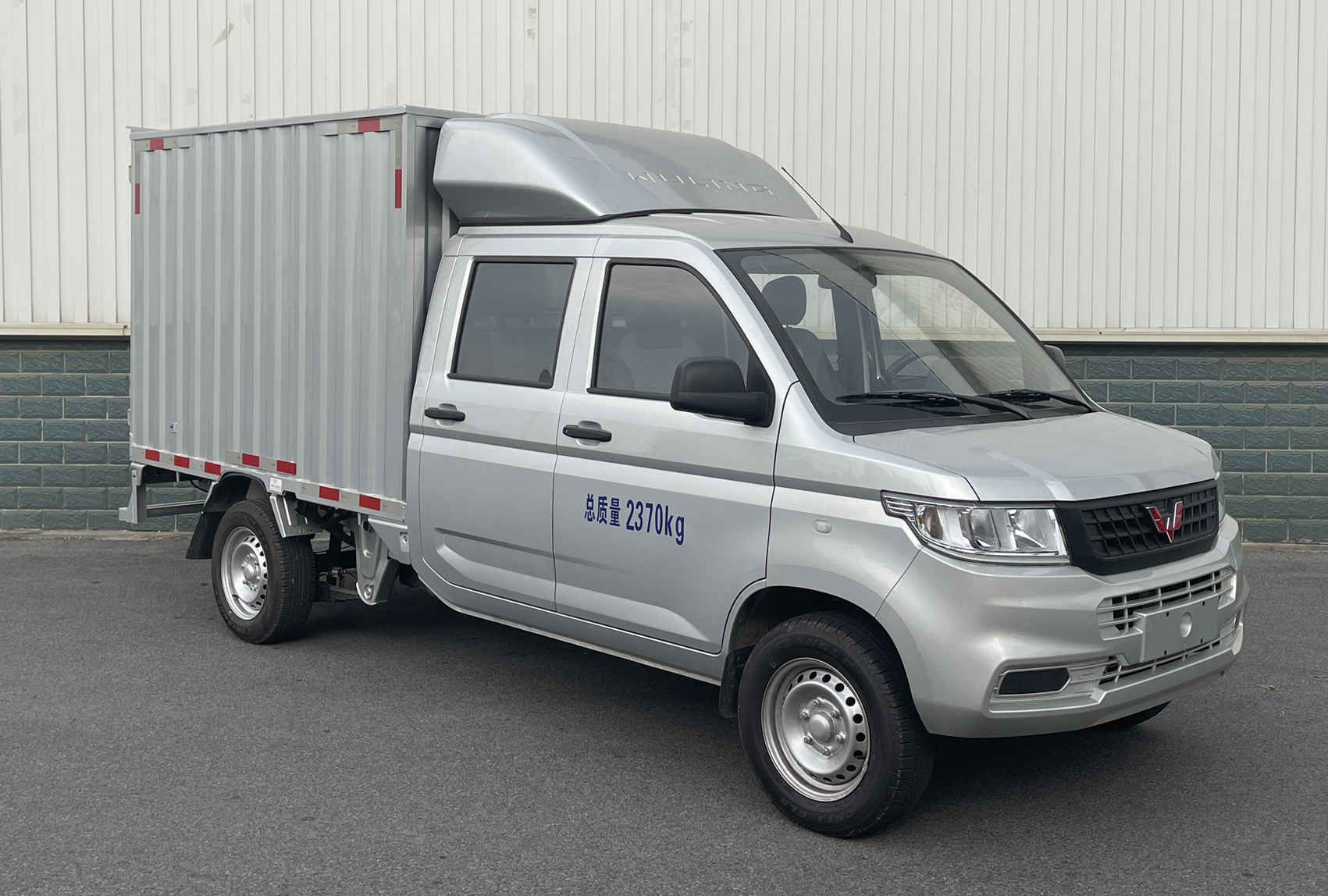 五菱牌LZW5028XXYSGHUG厢式运输车