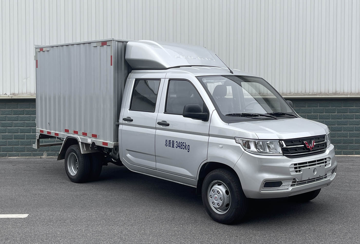 五菱牌LZW5030XXYSLGHUG厢式运输车