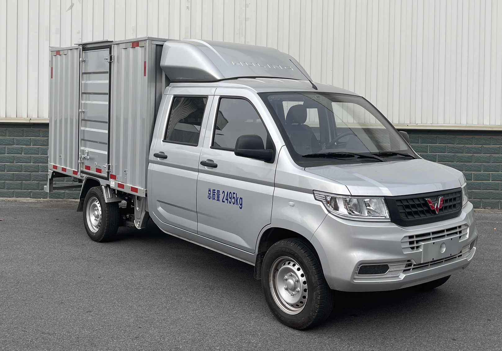 五菱牌LZW5028XXYSLGHUAV厢式运输车