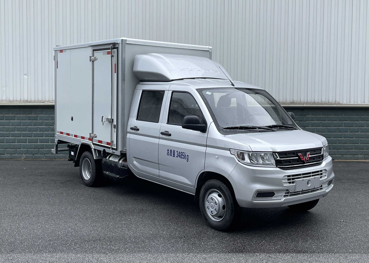五菱牌LZW5030XXYSLGMUCNGG厢式运输车