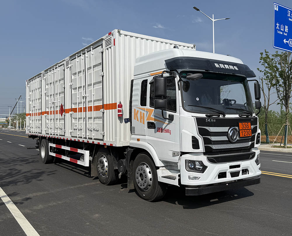 DCZ5268XCTYEQ6 鼎宸腾兴牌CT型危险货物运输车图片