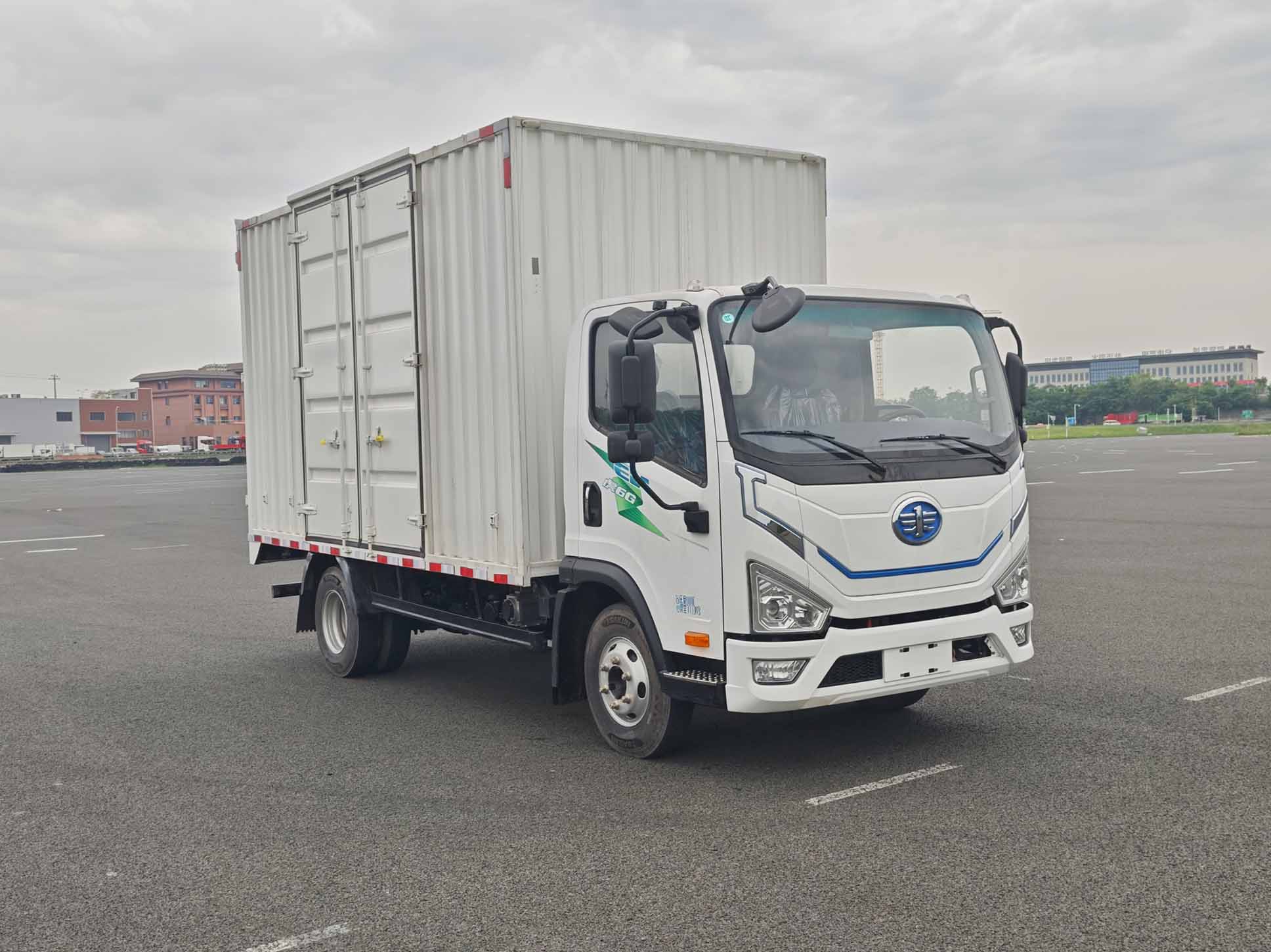 CA5049XXYP40L4BEVA84 解放牌纯电动厢式货车图片