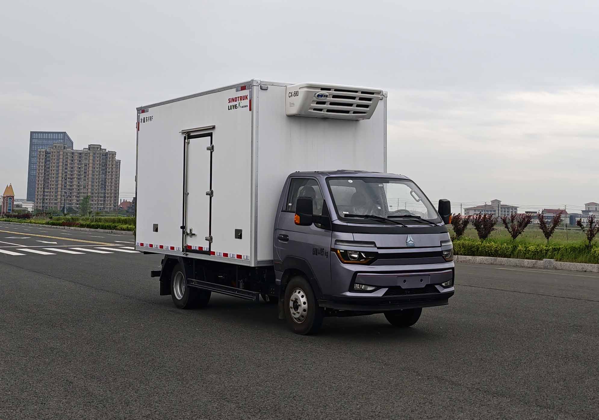 ZZ5047XLCF3312Z145BEV1AB 豪沃牌纯电动冷藏车图片