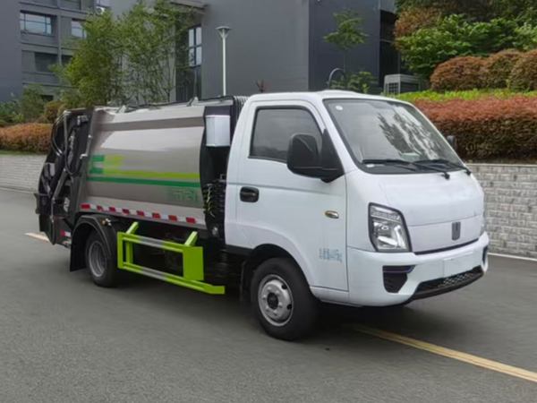CLW5042ZYSBEVAHJ 程力威牌纯电动压缩式垃圾车图片