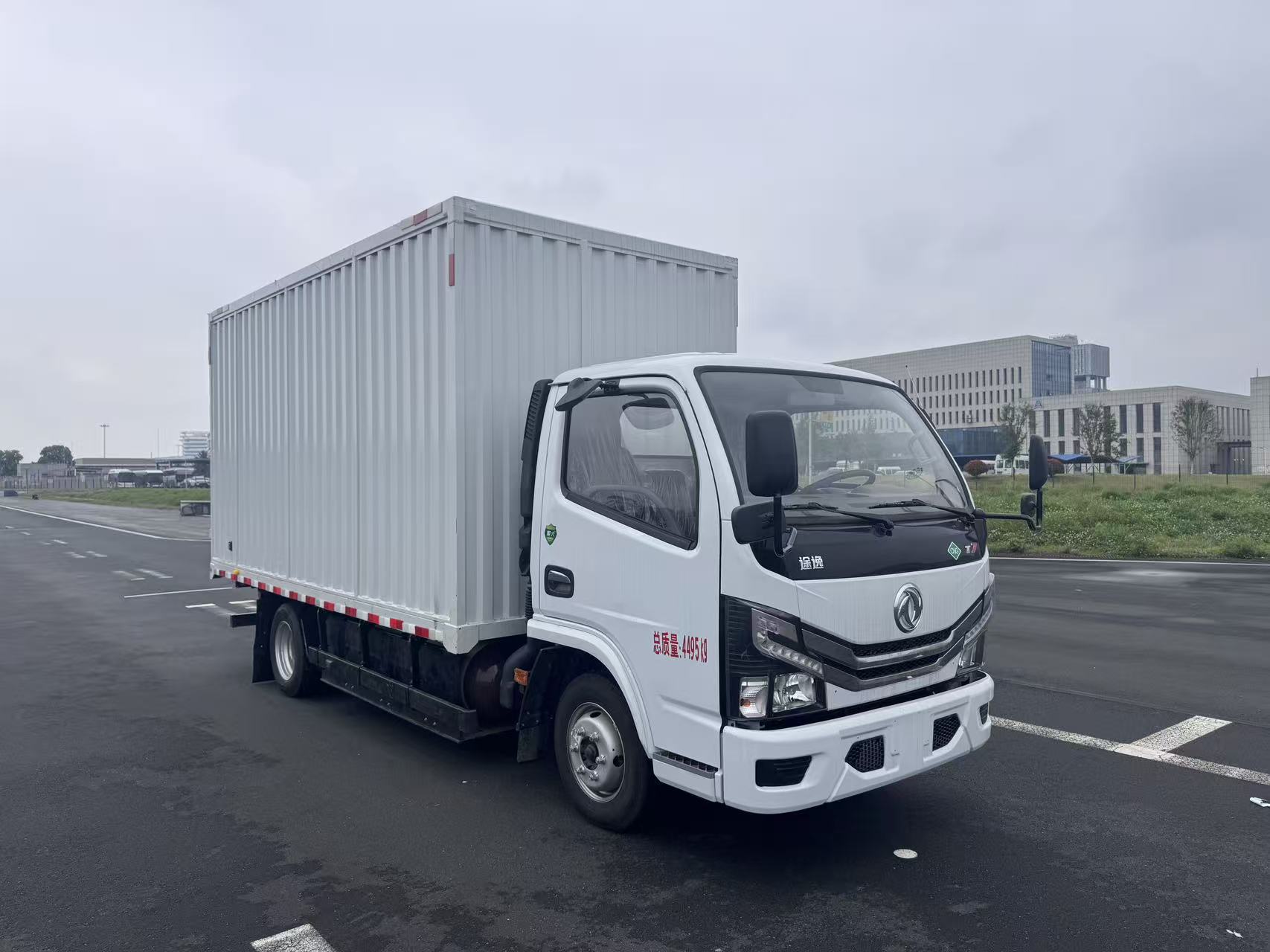 东风牌EQ5040XXY3DNBAC厢式货车