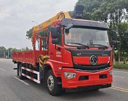 随车起重运输车