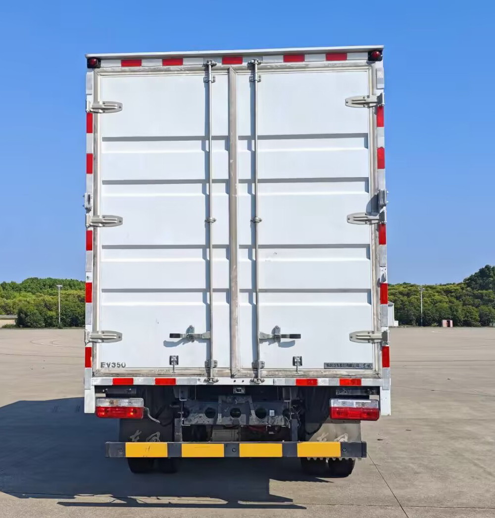 东风牌DFA5040XXY7BEVB纯电动厢式货车公告图片
