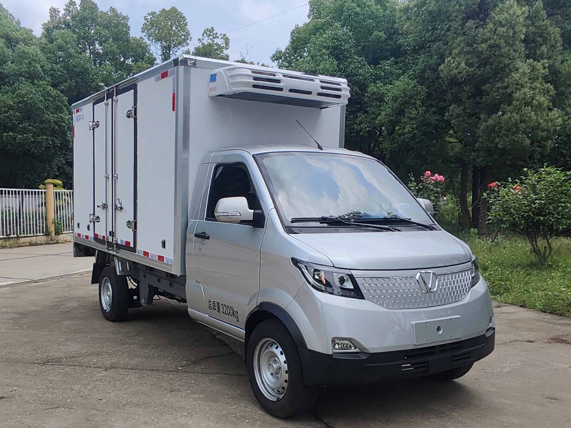 SCH5031XLCDBEV 太行成功牌纯电动冷藏车图片