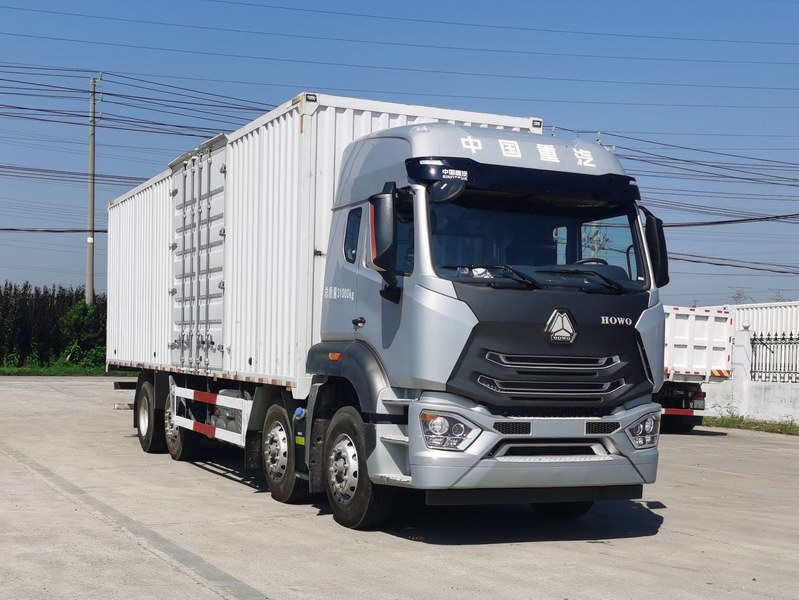 豪沃牌ZZ5317XXYN46MJF1厢式运输车