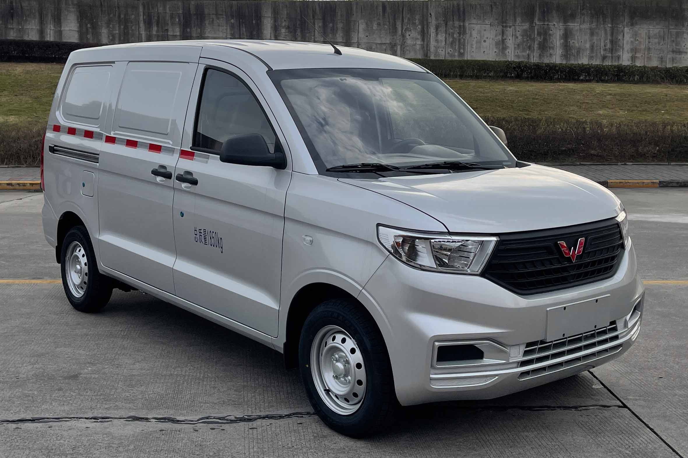 五菱牌LZW5021XXYGBUA厢式运输车