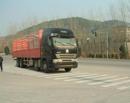 ZZ5317CLXN4667N1H仓栅式运输车燃油公告图片2