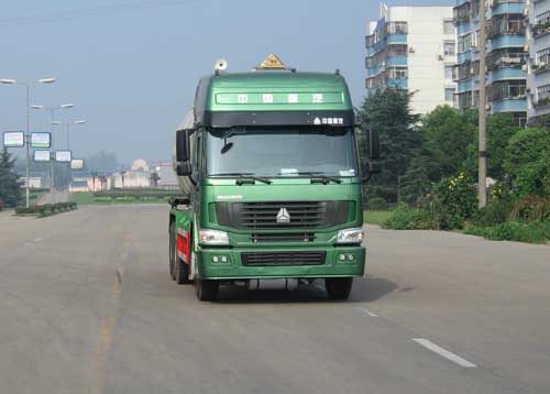 SLS5315GHYZ3化工液体运输车燃油公告图片1