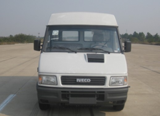 NJ5045XXY3NS依维柯厢式运输车燃油公告图片1