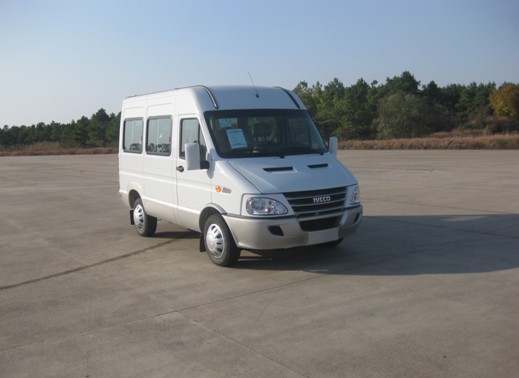 NJ6483ATS6依维柯轻型客车燃油公告图片2