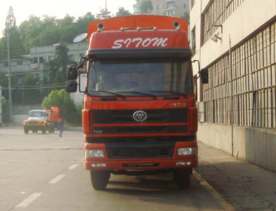 STQ5316CLXY23仓栅式运输车燃油公告图片1