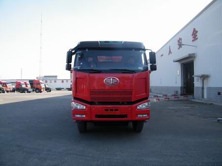 CA3310P67K2L5T4E平头柴油自卸汽车燃油公告图片1