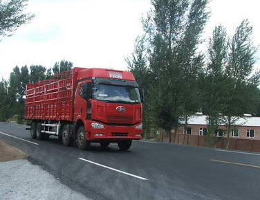CA5310CLXYP63K1L6T4A2E平头柴油仓栅式运输汽车燃油公告图片2