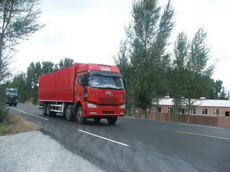 CA5310XXYP66K2L7T4A2E1平头柴油蓬式运输汽车燃油公告图片2