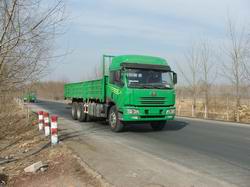 CA1253P7K1L7T1E6×4平头柴油载货汽车燃油公告图片2